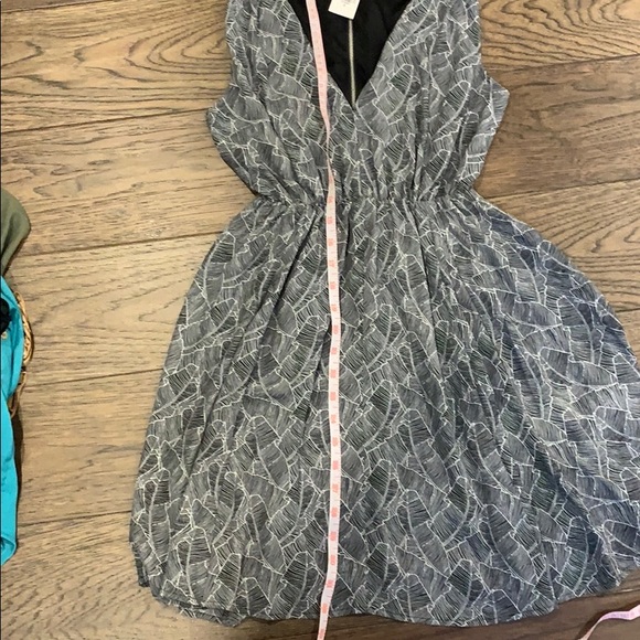 Express dress - Picture 4 of 5